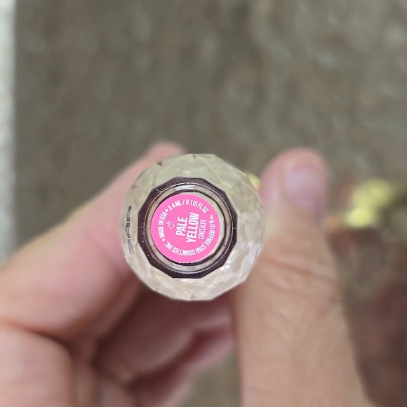 Jeffree Star Magic Star Concealer, Pale Yellow, NWT - Picture 2 of 4